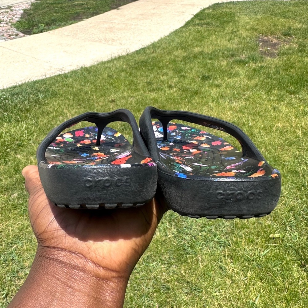 Crocs Kadee II Floral Print Flip Flop Sandals Black Women's Size 9 Shoes - Picture 6 of 10